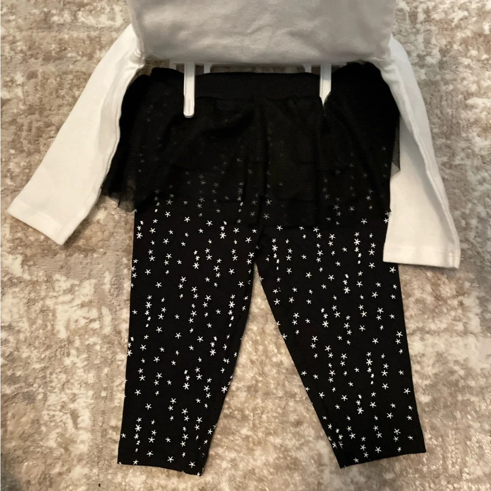 Carter's White and Black Bodysuit Set with Ghost and Stars size 6M -NWT